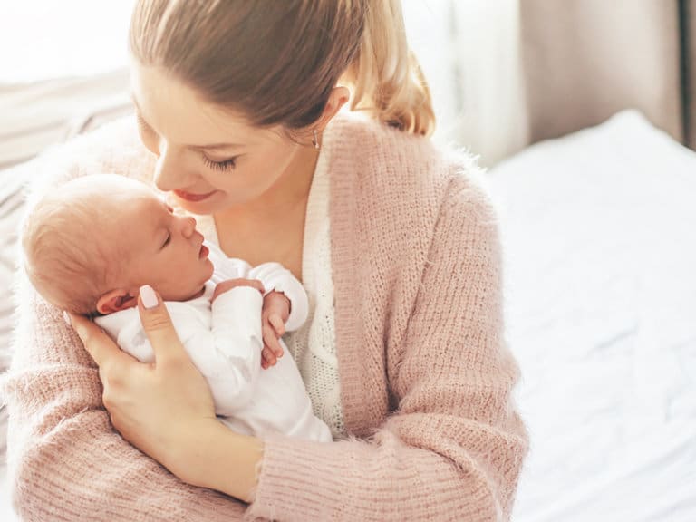 How New Moms Can Survive the First Month Postpartum