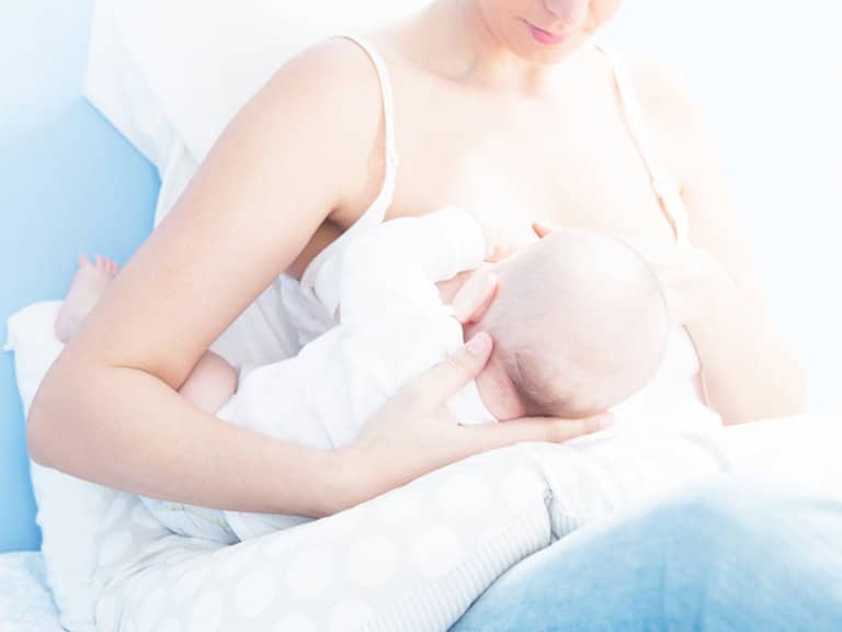 4 Words to Encourage Breastfeeding When It’s Hard for New Moms