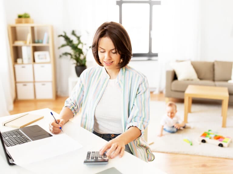 7 Easy Ways to Save Money as a Busy Mom