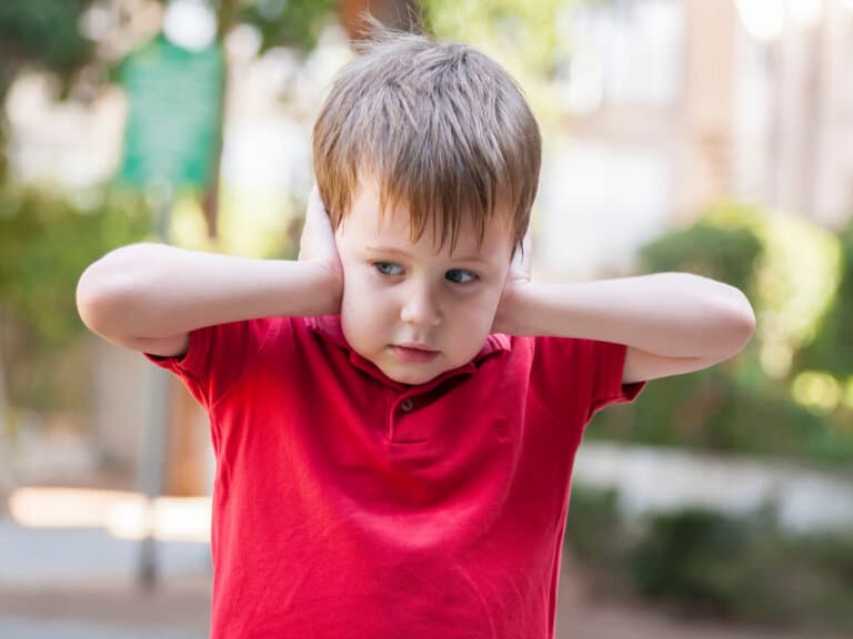 6 No-Nonsense Tips for Dealing With a Defiant Toddler